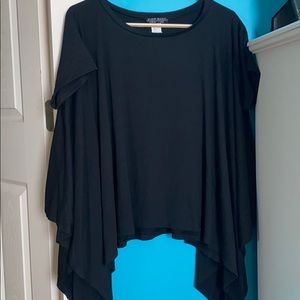 Black short sleeve flowy shirt!